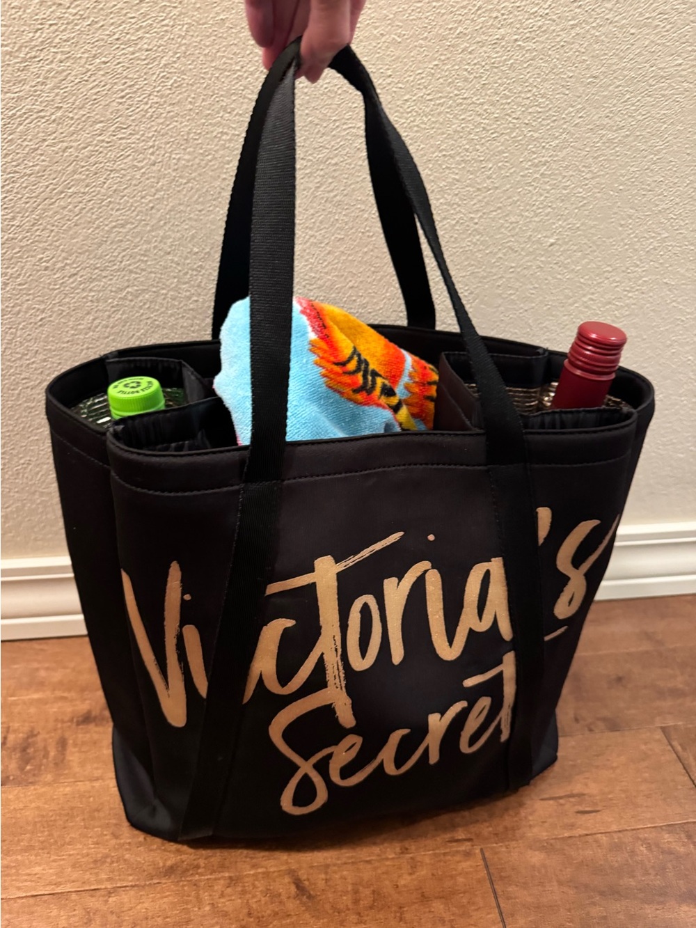 Victoria's Secret Beach Cooler Insulated Carry-All
Wine Tote Bag in Black - Picture 6 of 12
